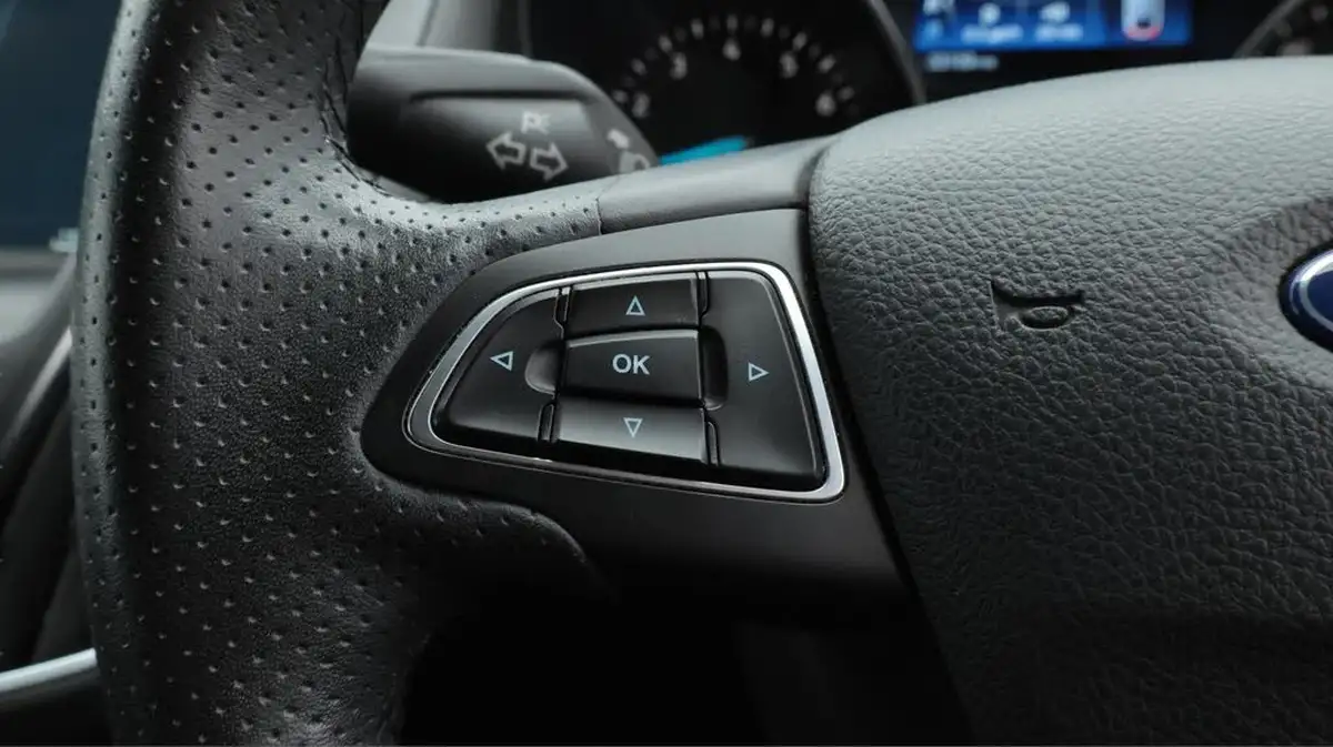2018-ford-focus-10t-st-line-140ps-hatchback-big-24