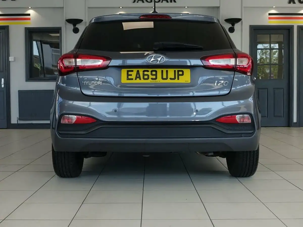 2019-hyundai-i20-10-t-gdi-premium-nav-hatchback-5d-dct-big-7