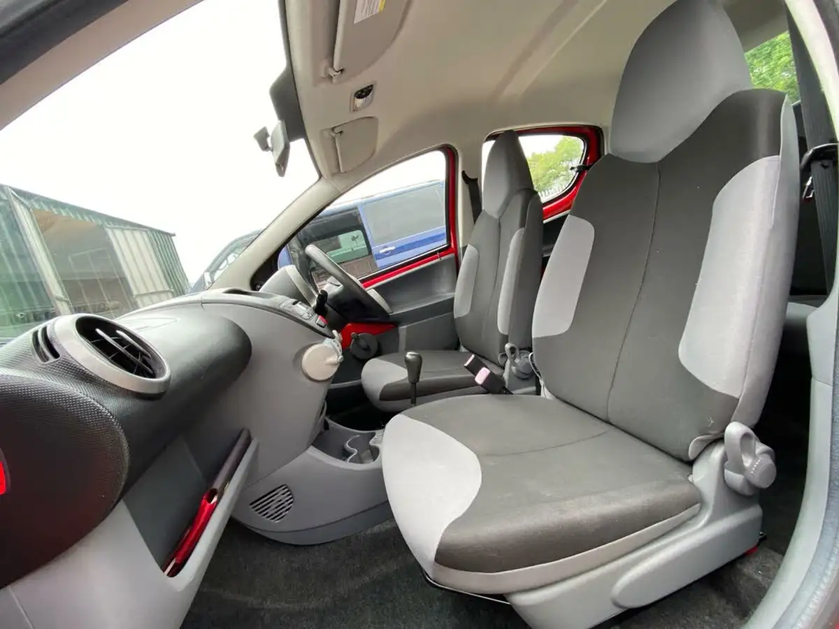 2009-citroen-c1-10-vt-5d-big-9