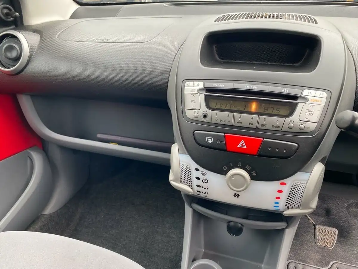 2009-citroen-c1-10-vt-5d-big-33