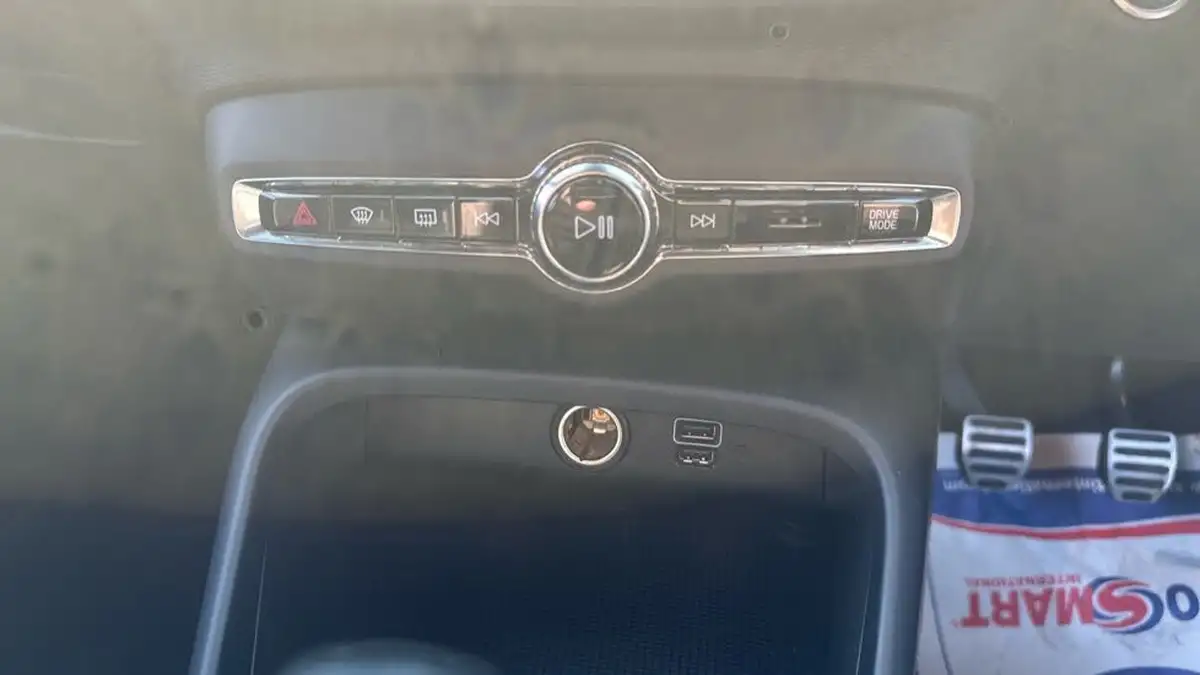 2021-volvo-xc40-15-t3-r-design-161bhp-big-38