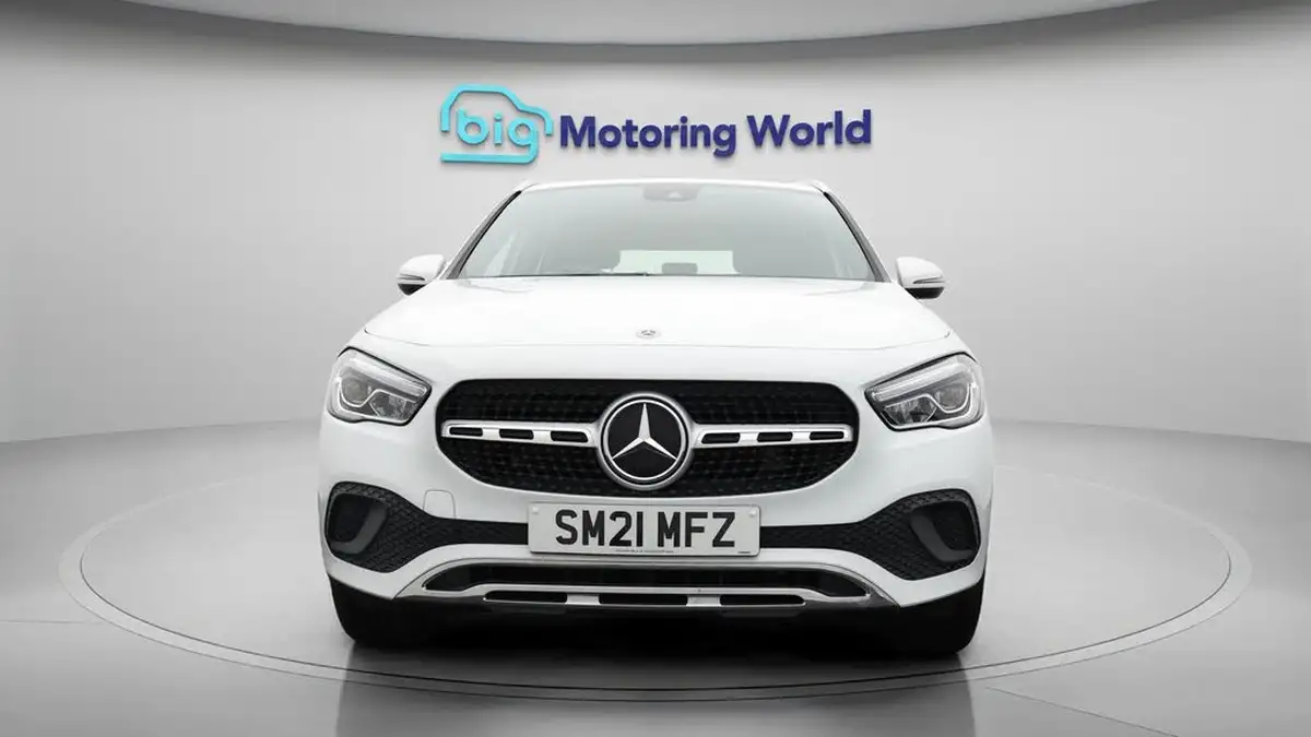 2021-mercedes-benz-gla-class-20d-gla-200d-sport-big-2