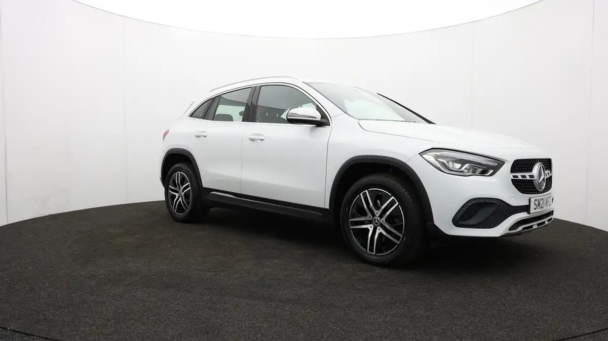 2021-mercedes-benz-gla-class-20d-gla-200d-sport-big-42