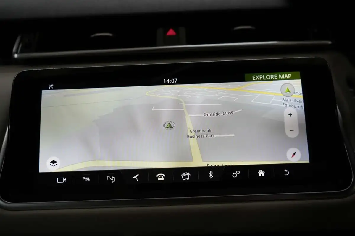 2019-land-rover-range-rover-velar-20-d240-r-dynamic-hse-big-35