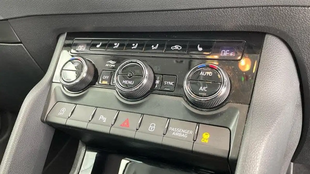 2023-skoda-karoq-15-tsi-se-l-big-24