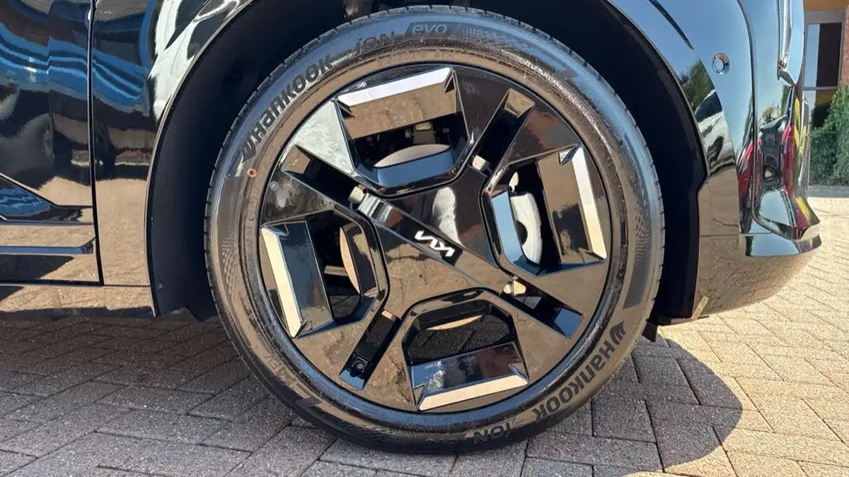 2025-kia-ev3-e-gt-line-s-big-4