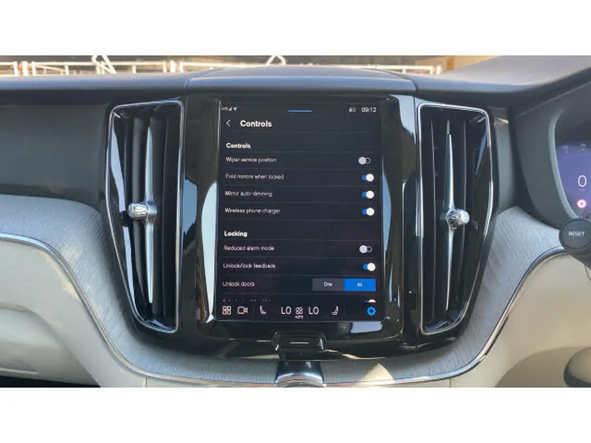 2023-volvo-xc60-20-b5-core-big-32