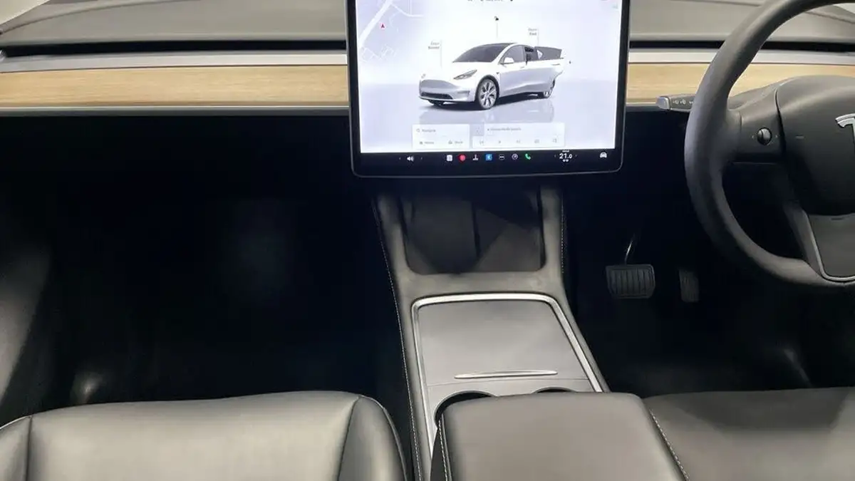 2022-tesla-model-y-e-long-range-big-15