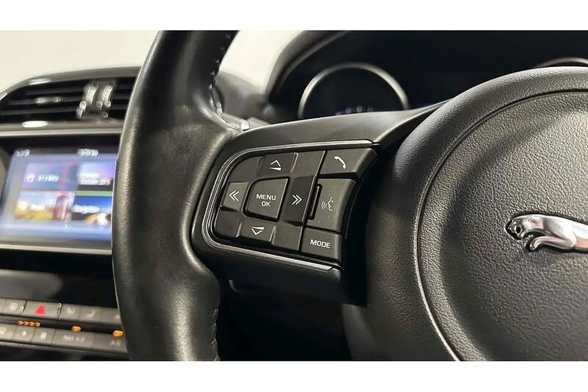 2015-jaguar-xe-20-prestige-big-37