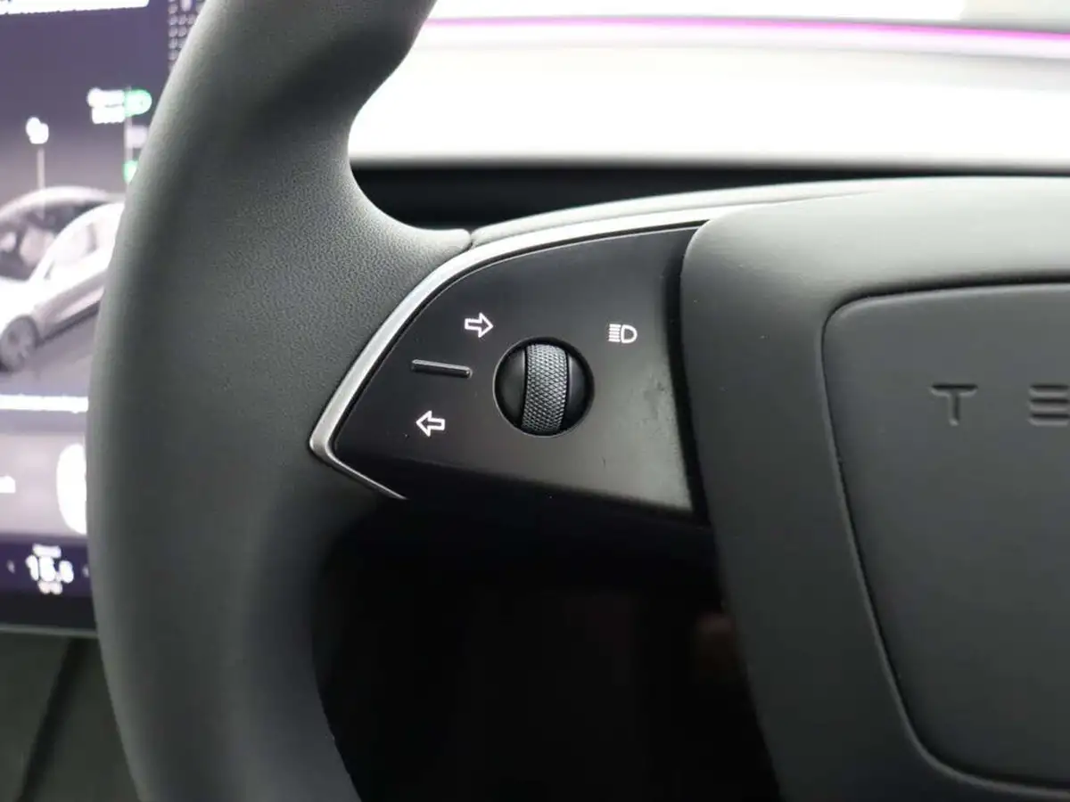 2024-tesla-model-3-e-rwd-big-35