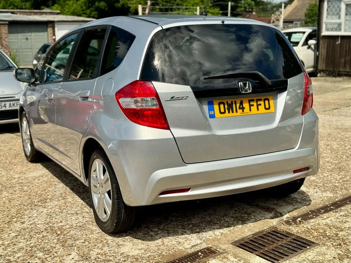 2014-honda-jazz-14-ex-big-3