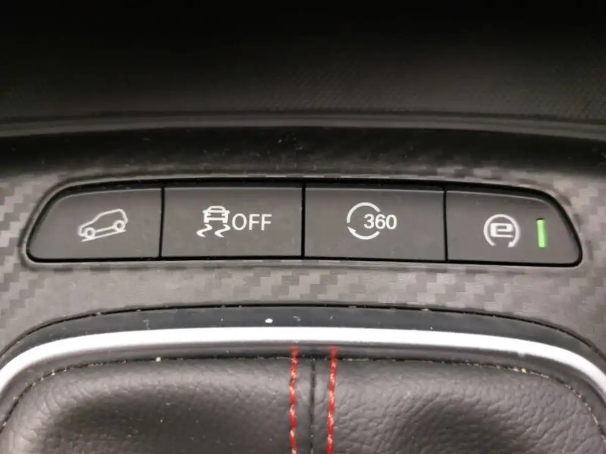 2023-mg-zs-suv-15-vti-tech-exclusive-big-15