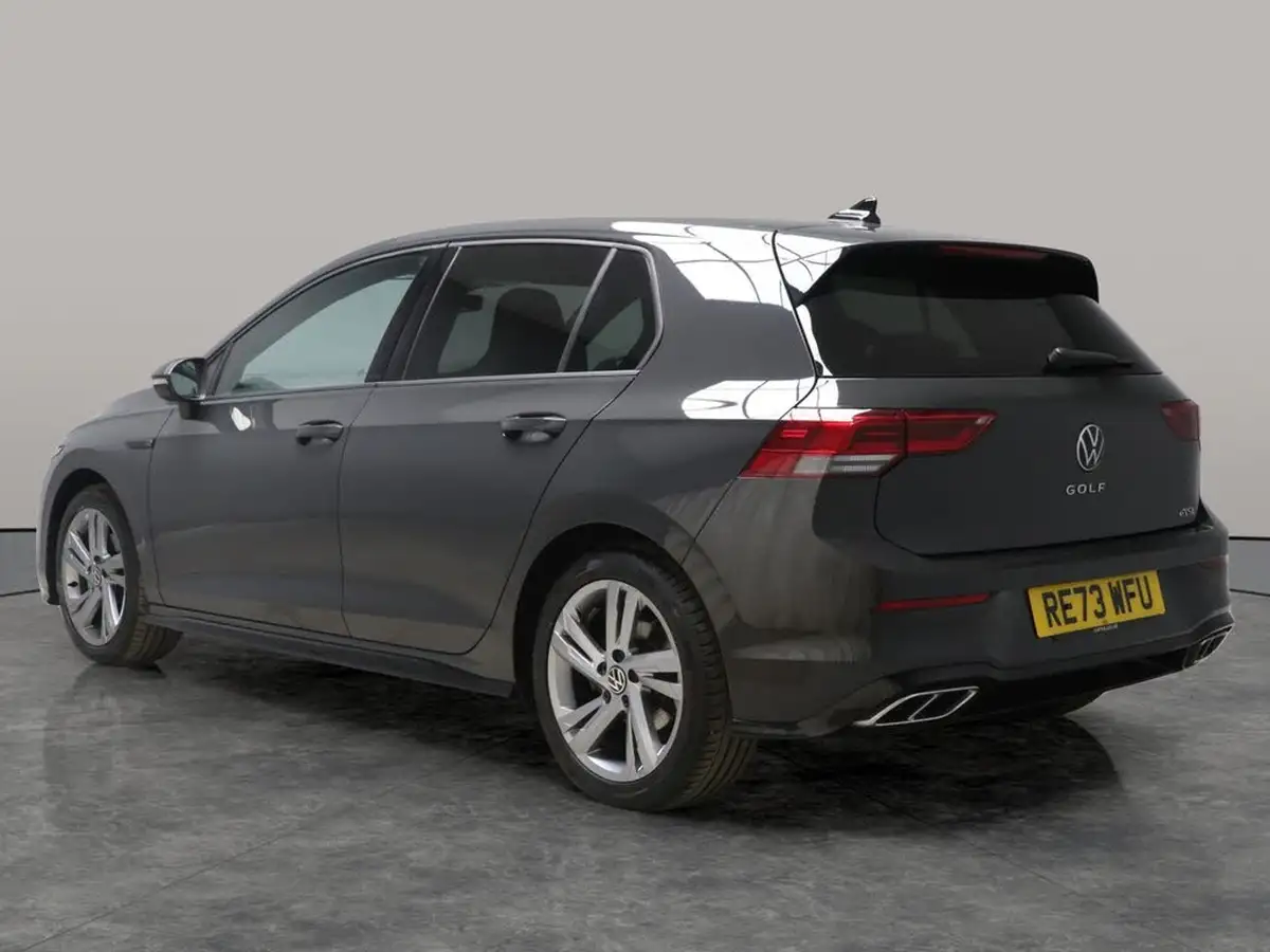 2023-volkswagen-golf-15-etsi-r-line-hatchback-big-12