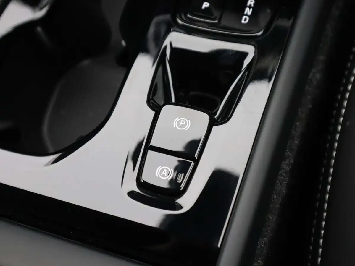 2025-volvo-xc40-20-b4-plus-black-edition-big-34