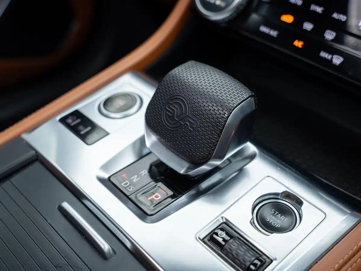 2022-jaguar-f-pace-50-v8-p550-svr-big-21