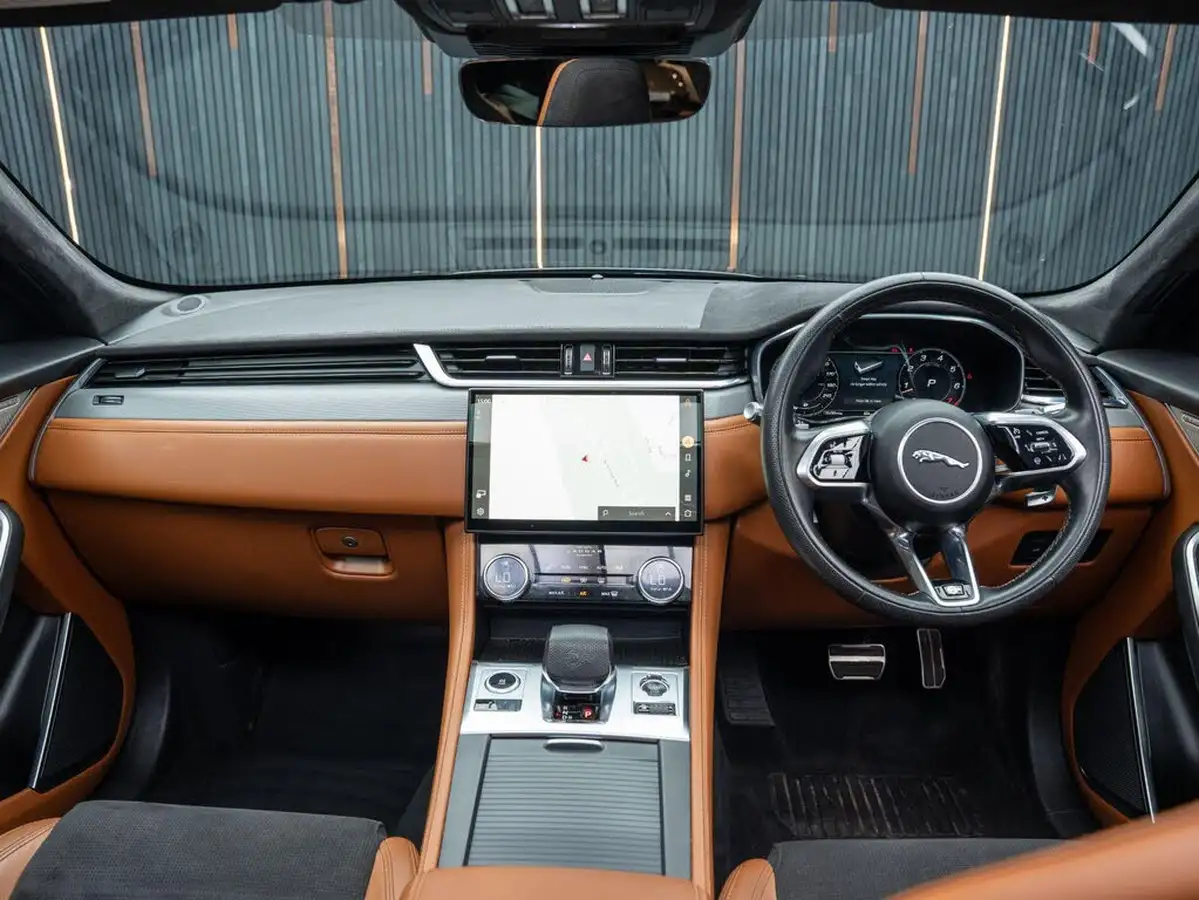 2022-jaguar-f-pace-50-v8-p550-svr-big-45