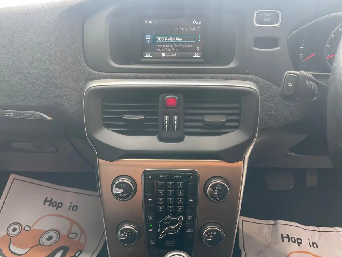 2015-volvo-v40-16td-d2-cross-country-lux-powershift-big-36