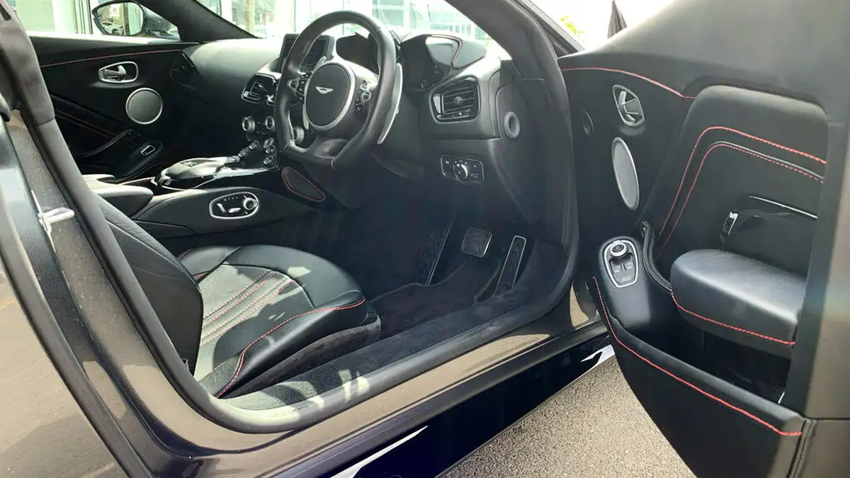 2019-aston-martin-vantage-40-v8-vantage-big-19