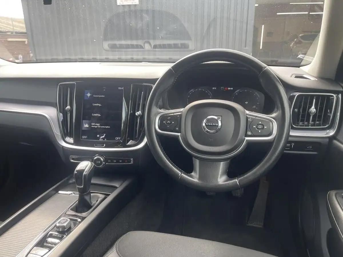 2019-volvo-v60-20td-d3-momentum-big-14