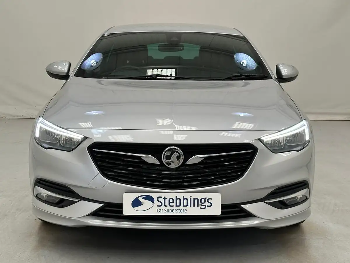 2017-vauxhall-insignia-grand-sport-15-turbo-sri-vx-line-nav-big-3