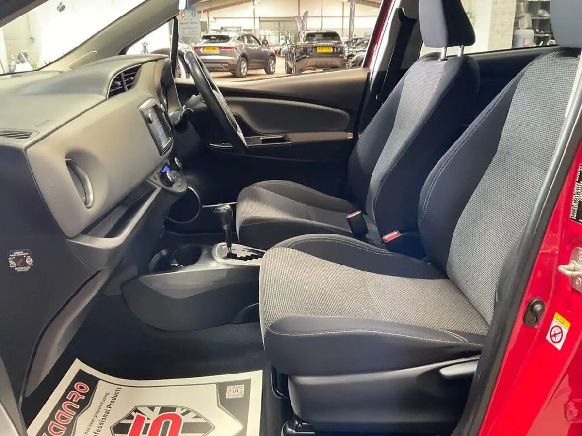 2015-toyota-yaris-15-vvt-i-sport-hybrid-big-30