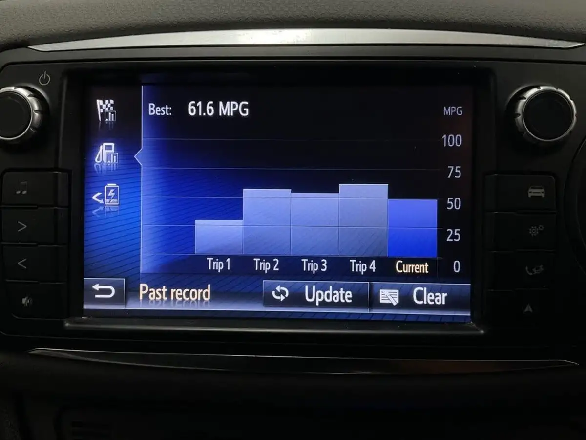 2015-toyota-yaris-15-vvt-i-sport-hybrid-big-54