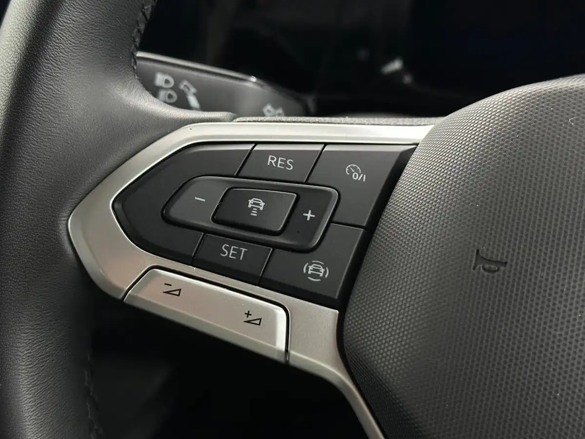 2023-volkswagen-golf-15-tsi-life-150ps-hatchback-big-14