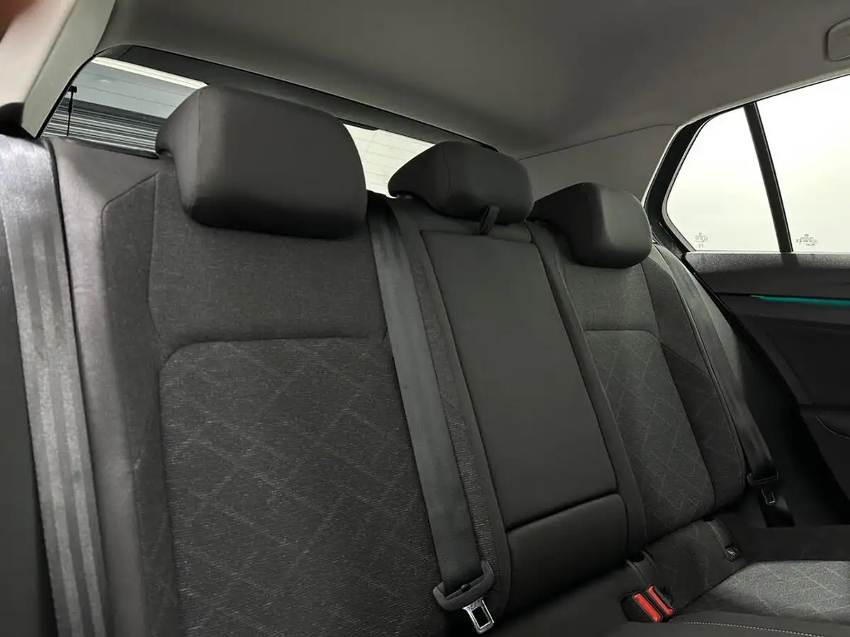 2023-volkswagen-golf-15-tsi-life-150ps-hatchback-big-38