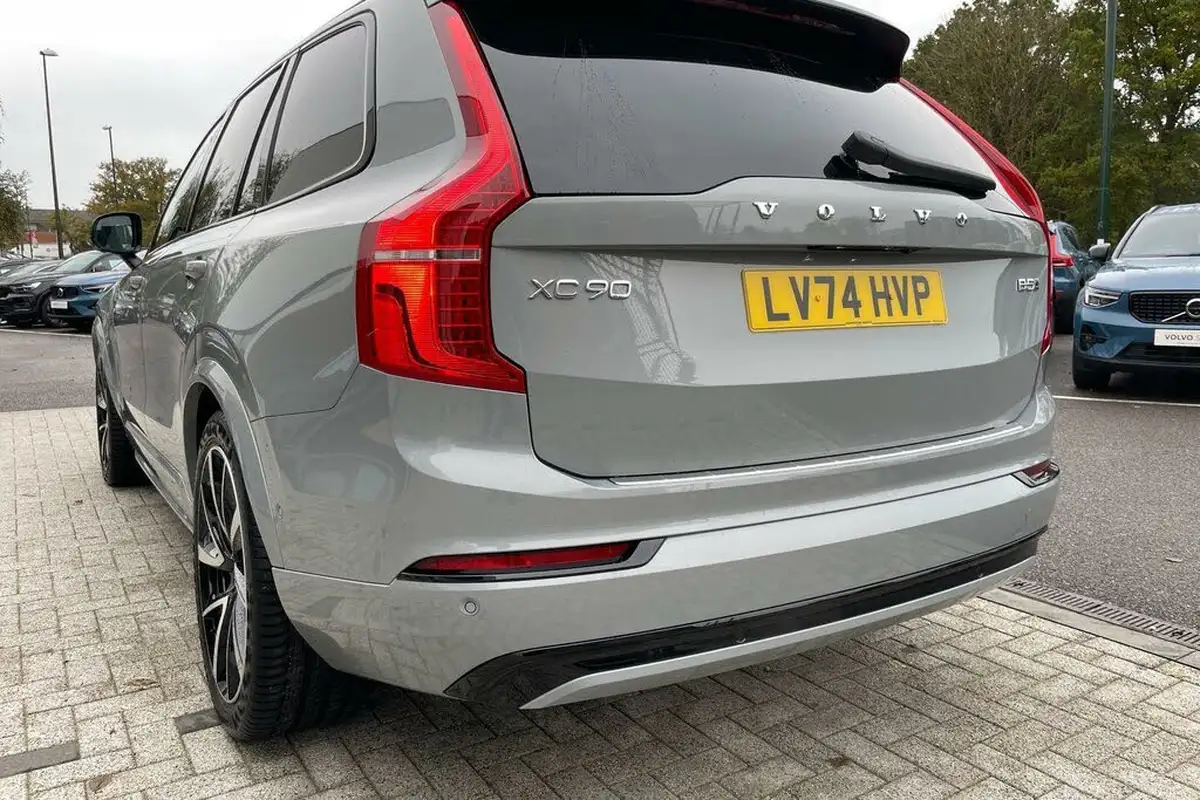 2024-volvo-xc90-20-b5-ultra-dark-big-16