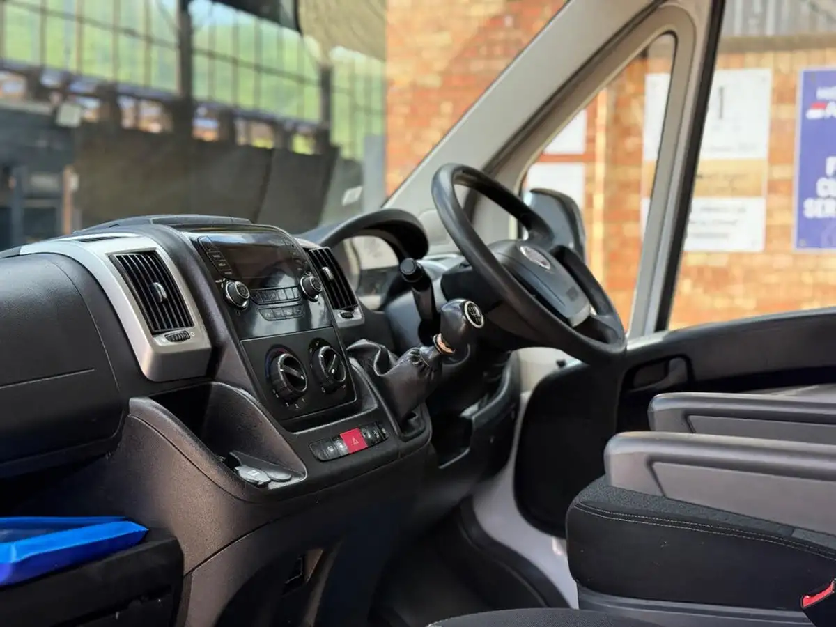 2017-fiat-ducato-20td-35-lh2-panel-big-12
