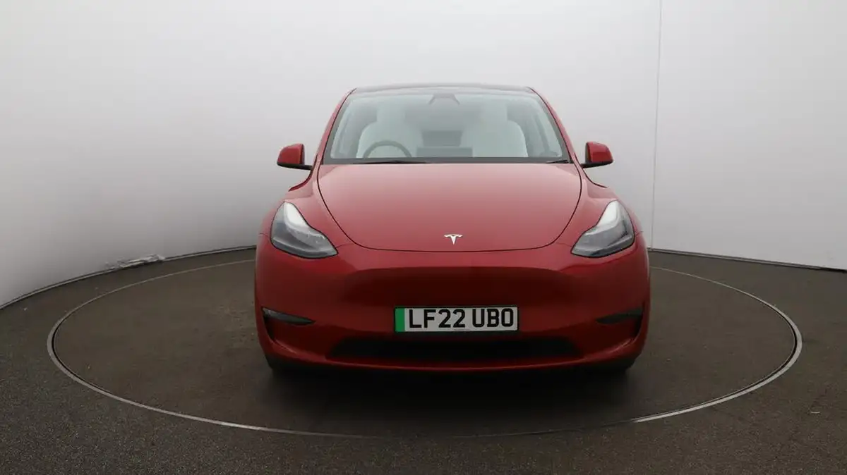 2022-tesla-model-y-e-long-range-big-19
