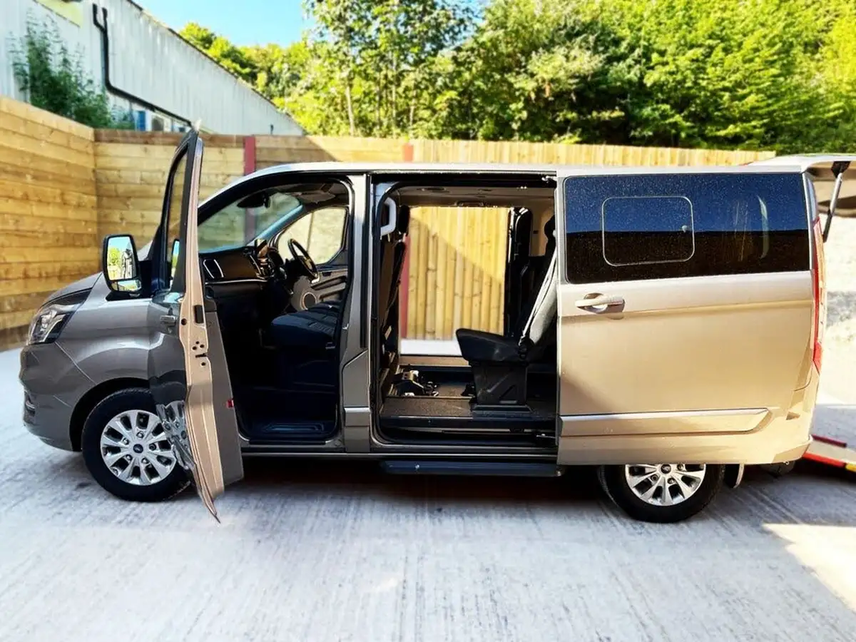 2019-ford-tourneo-custom-big-9