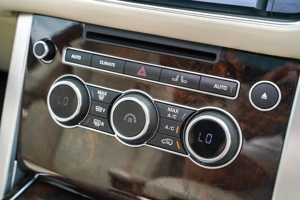 2014-land-rover-range-rover-30-sd-v6-autobiography-30-sd-ss-big-31