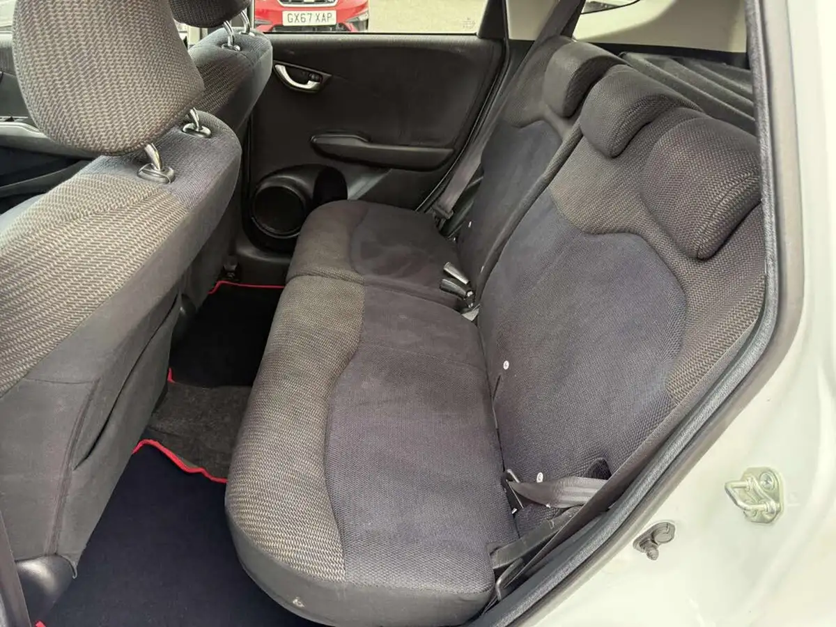 2014-honda-jazz-14-es-plus-big-19