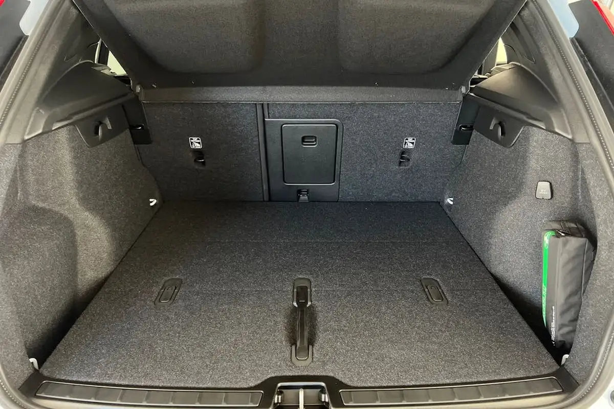 2024-volvo-xc40-big-7