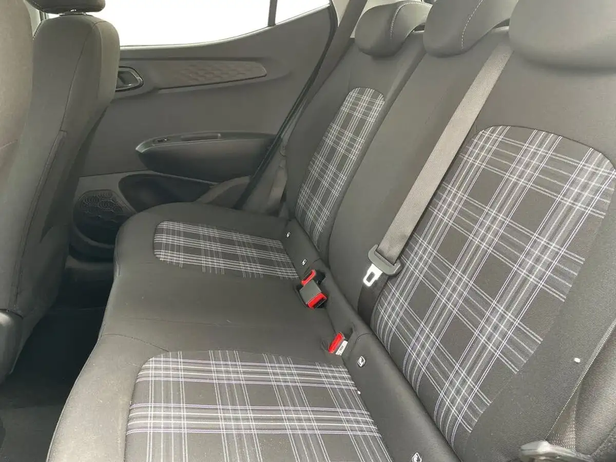 2025-hyundai-i10-12-premium-79ps-big-10