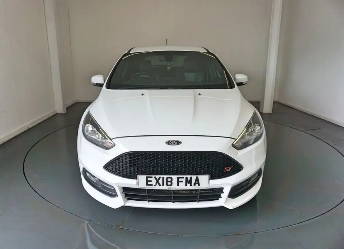 2018-ford-focus-20t-st2-hatchback-big-15