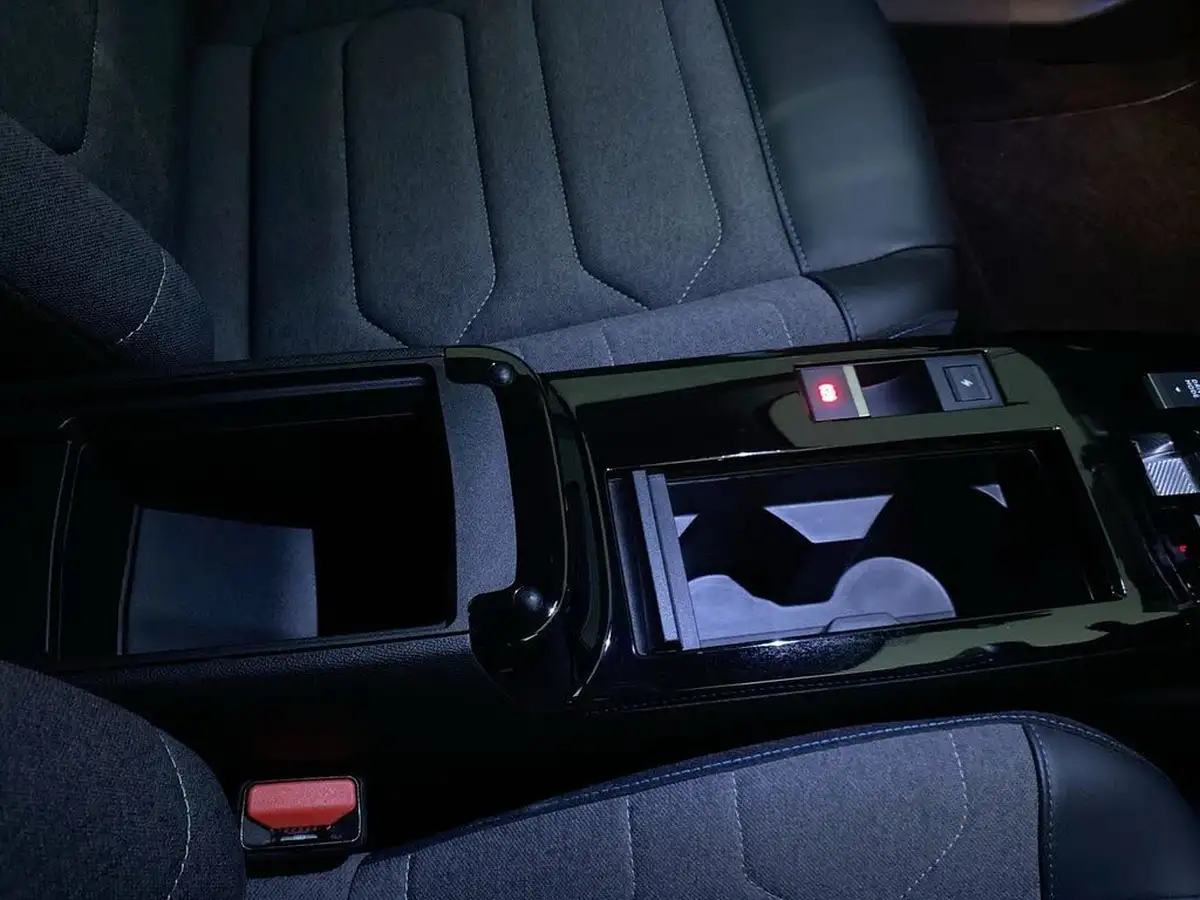 2022-citroen-c4-e-sense-big-36