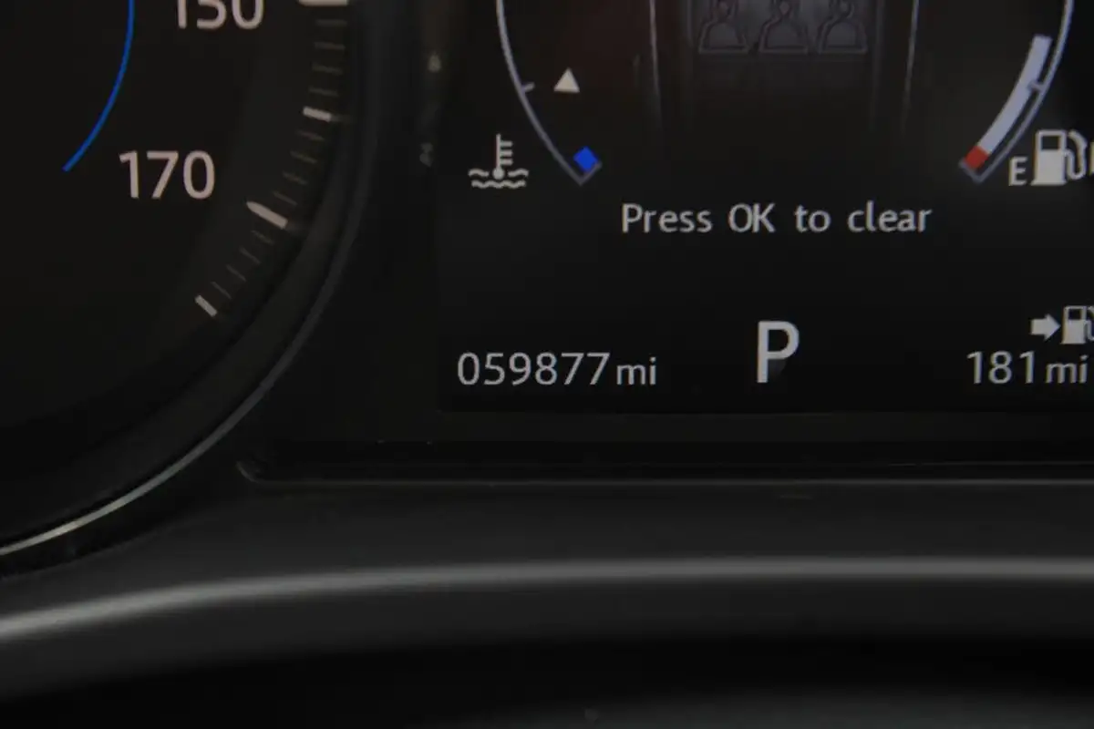 2016-jaguar-f-pace-20-i4d-portfolio-awd-auto-big-37