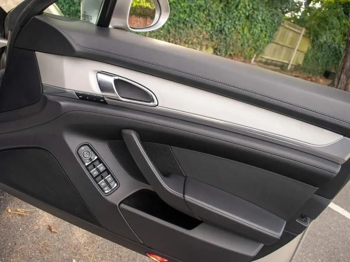 2010-porsche-panamera-36-4-big-27