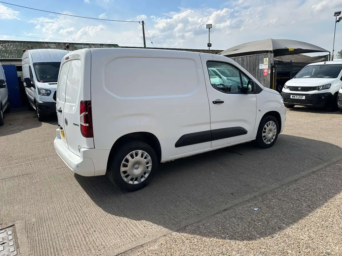 2019-vauxhall-combo-15cdti-sportive-2300-16v-100pseu6dt-l1h1-panel-big-10