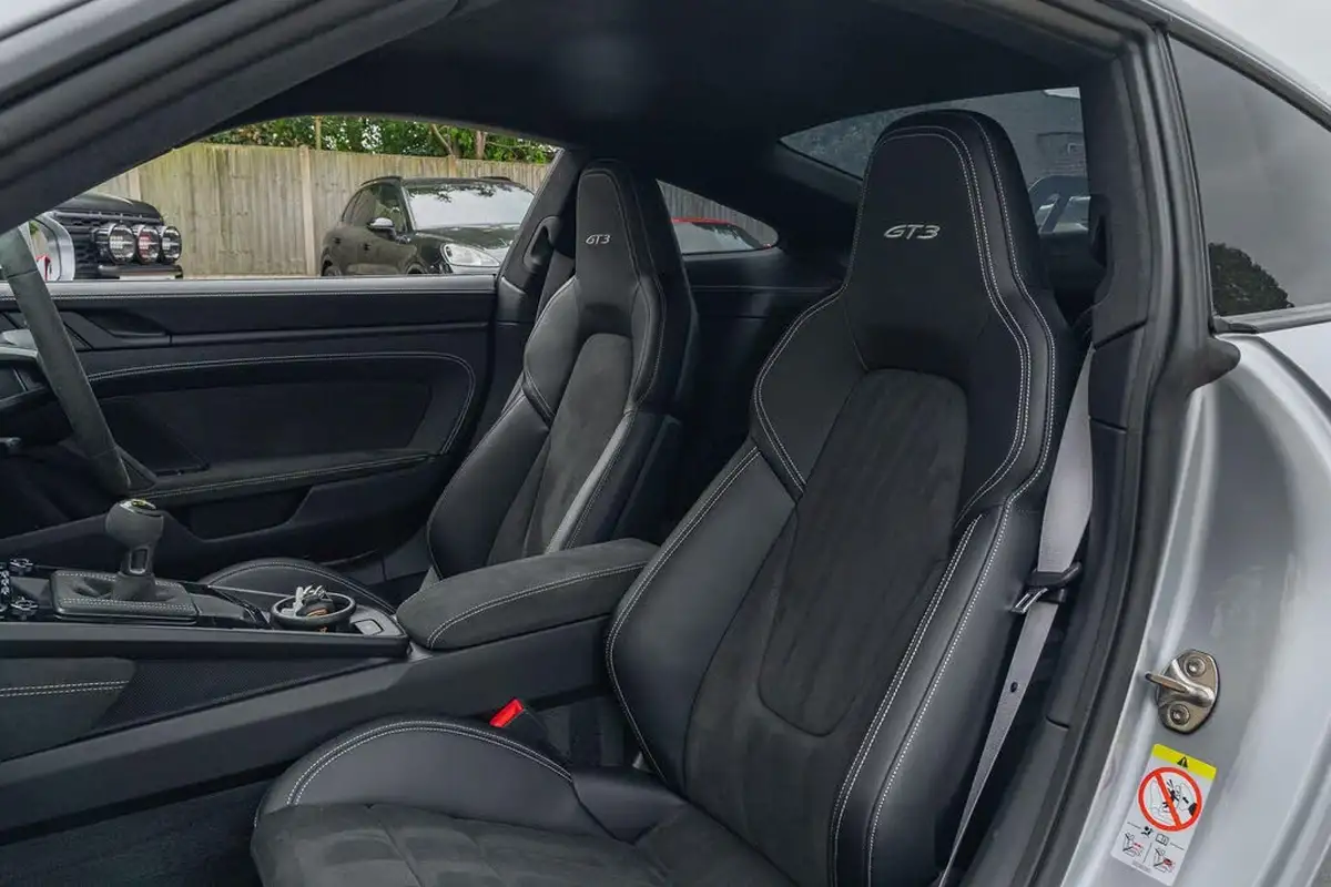 2021-porsche-911-40-gt3-rwd-big-33