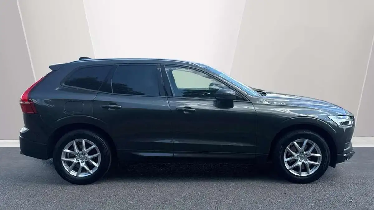 2019-volvo-xc60-20-t5-momentum-awd-big-2