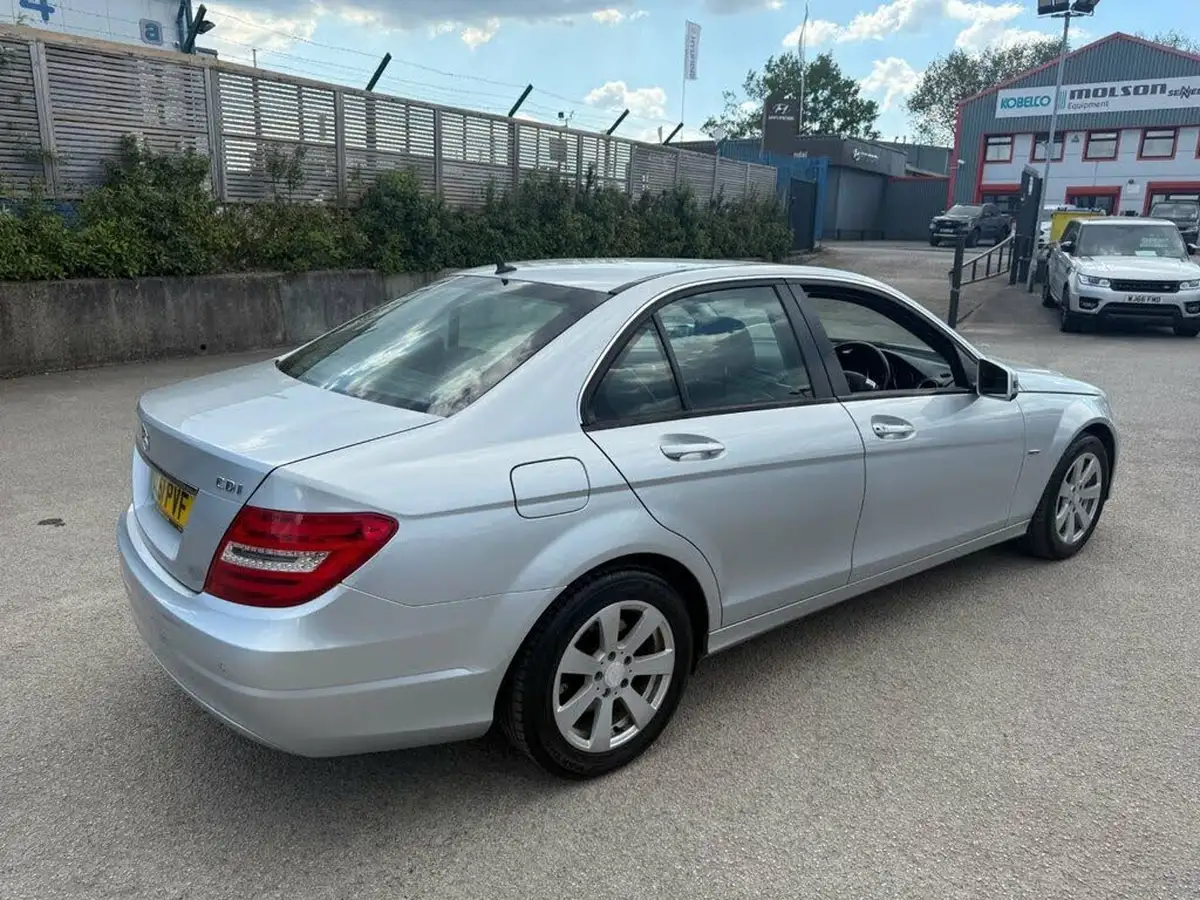 2011-mercedes-benz-c-class-21td-c220-cdi-se-edition-125-21cdi-170bhp-saloon-4d-auto-big-8