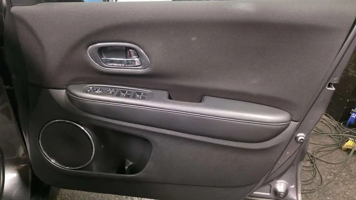 2016-honda-hr-v-15-i-vtec-se-navi-big-22
