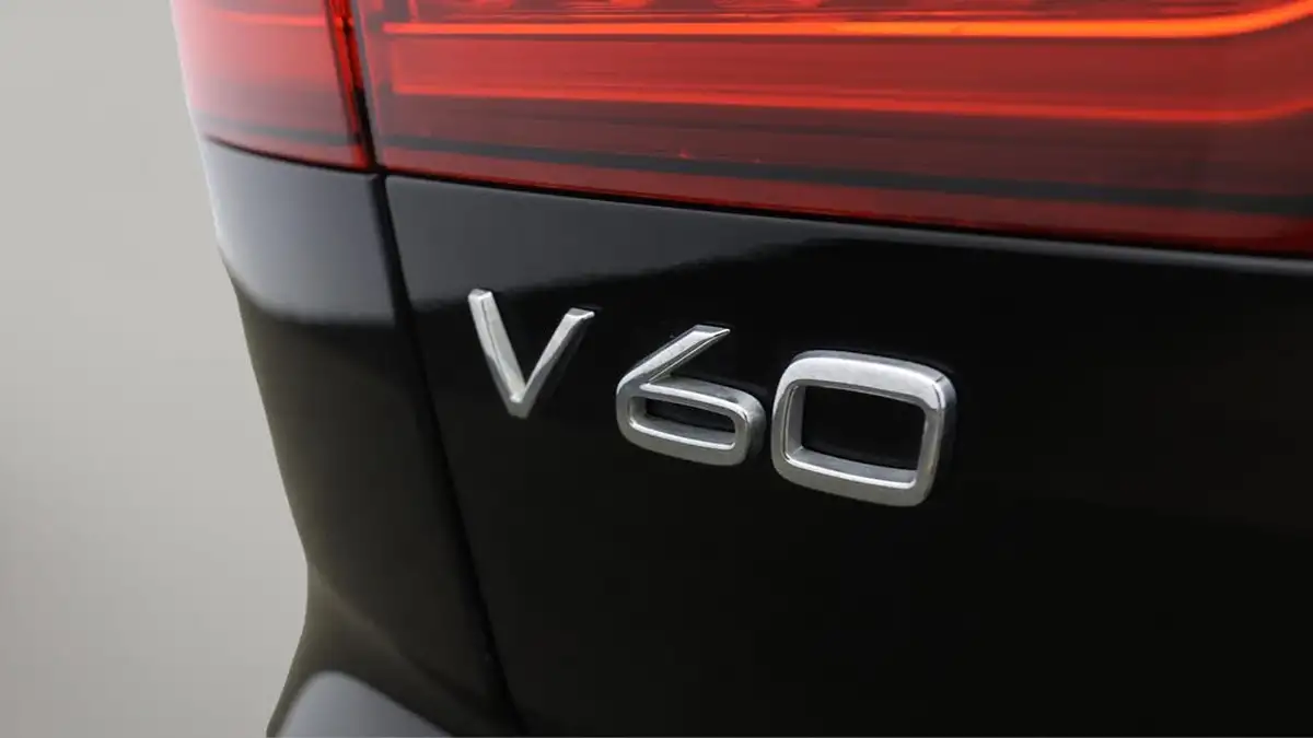 2023-volvo-v60-20-b3-core-big-21