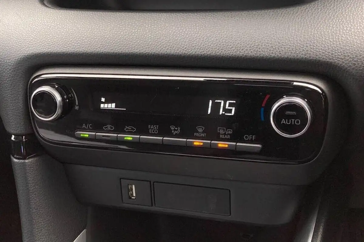 2024-toyota-yaris-15-vvt-i-design-big-17
