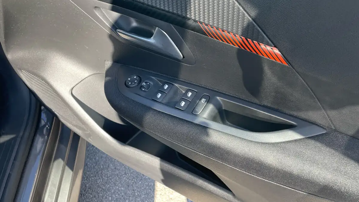 2022-peugeot-208-12-puretech-active-premium-100ps-big-21