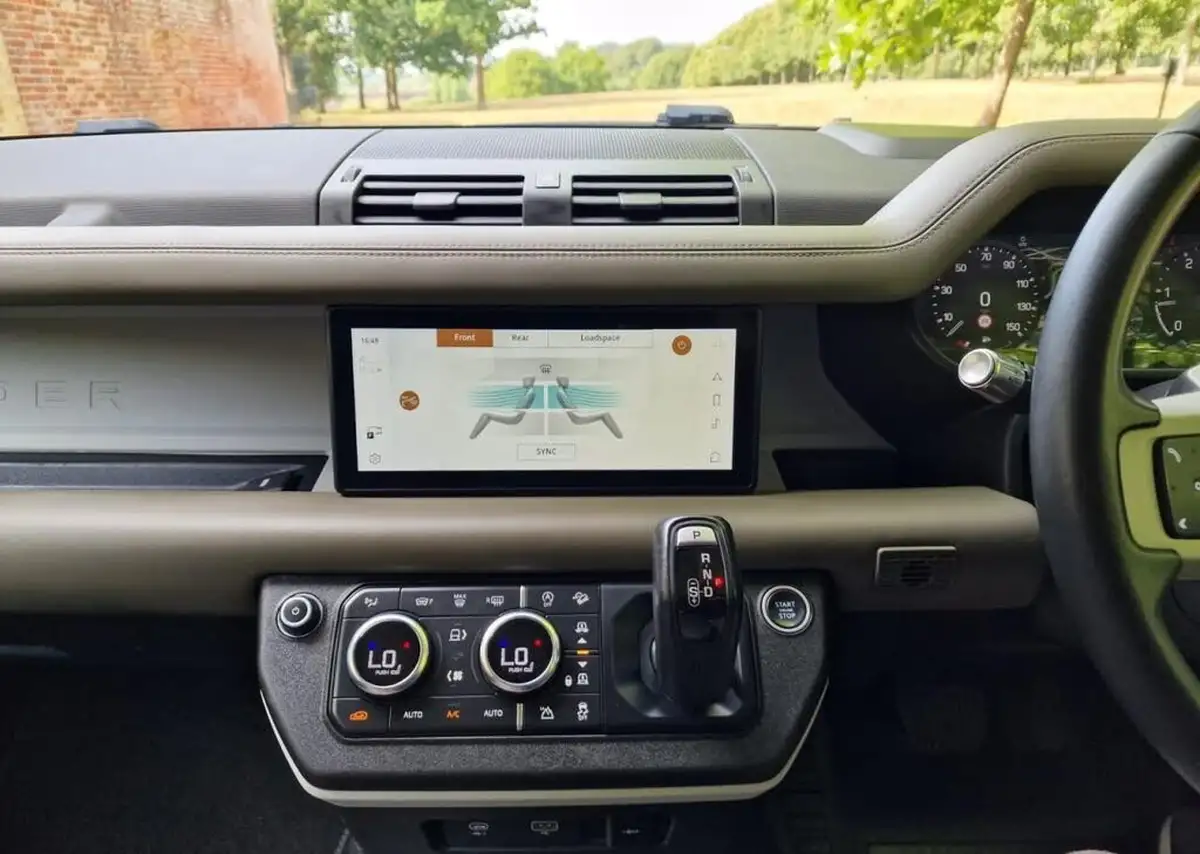 2020-land-rover-110-defender-20-d240-hse-110-big-15