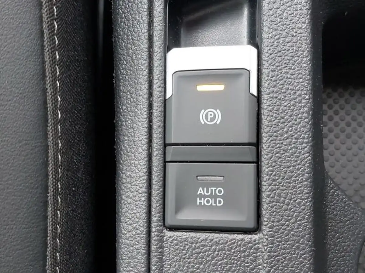 2024-volkswagen-t-roc-15-tsi-style-hatchback-5d-big-18